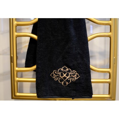 Ręcznik haftowany czarny, ze złotym haftowanym motywem